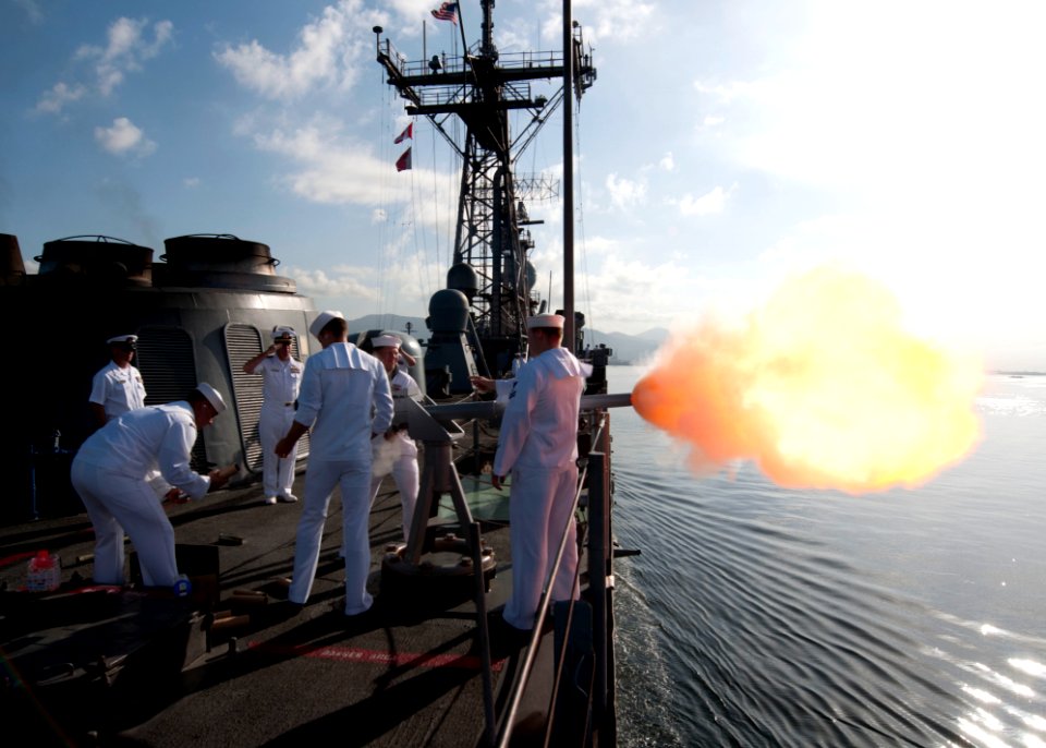 Flickr - Official U.S. Navy Imagery - USS Underwood arrives in Port of Spain.
