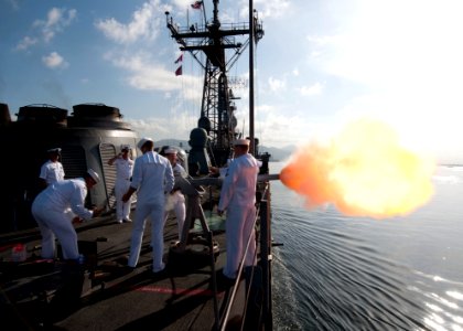 Flickr - Official U.S. Navy Imagery - USS Underwood arrives in Port of Spain.
