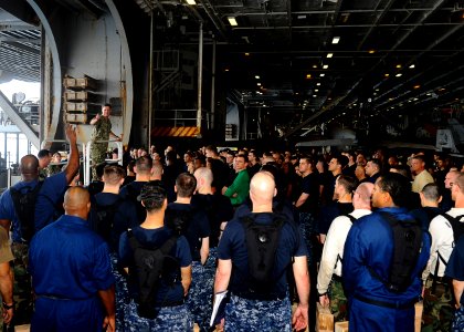 Flickr - Official U.S. Navy Imagery - VCNO talks to Sailors.