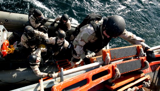 Flickr - Official U.S. Navy Imagery - VBSS team climb aboard USS Gettysburg.