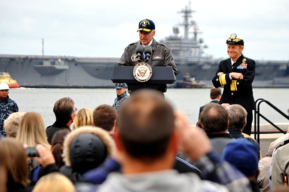 Flickr - Official U.S. Navy Imagery - Vice President Joe Biden speaks to the families.