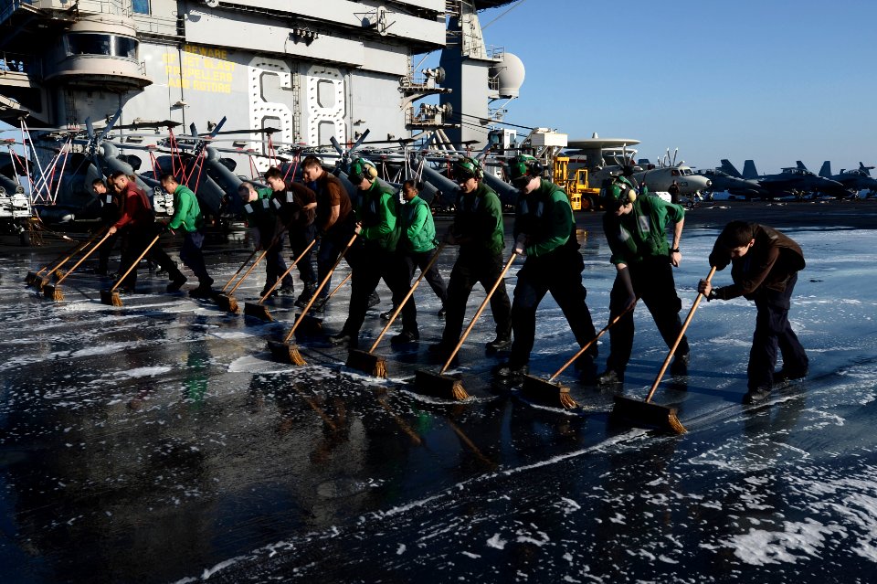 Flight deck scrub 131028-N-TW634-217