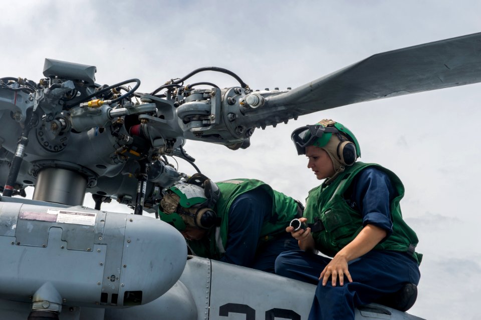Flight operations aboard USS Fort Worth (LCS 3) 150110-N-DC018-180