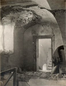 Fliegerangriff auf Triest, Blick v.Mannschaftszimmer i.d.Art.Arsenal. (BildID 15599036)