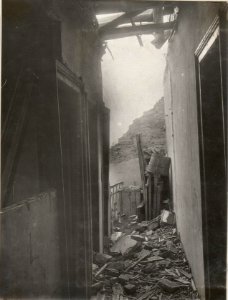 Fliegerangriff auf Triest.Innenansicht der Verwüstung im Hause Via Christoffo.30.8.17. (BildID 15599086)