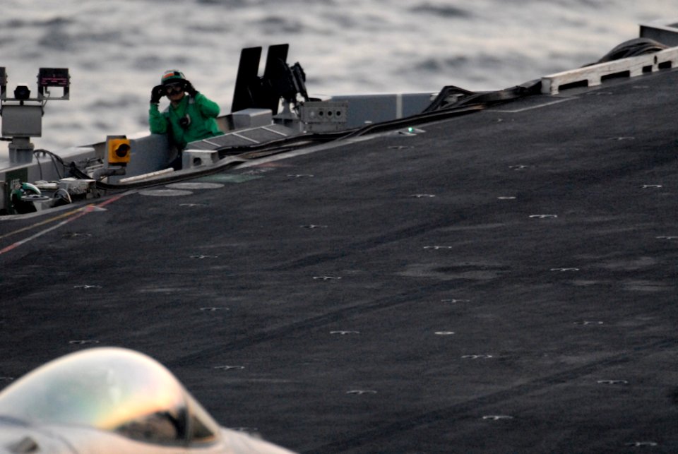 Flight deck operations aboard USS Ronald Reagan DVIDS120964
