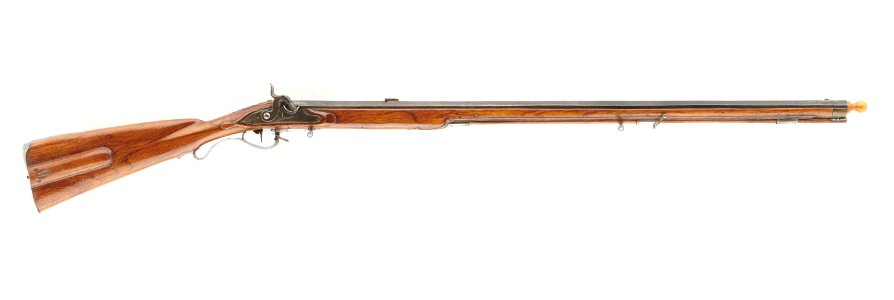 Flintlåslodbössa ändrad till slaglås, 1600-talspipa stämplad ISPC och P, lås och stock ursprungligen 1700-tal - Livrustkammaren - 96895