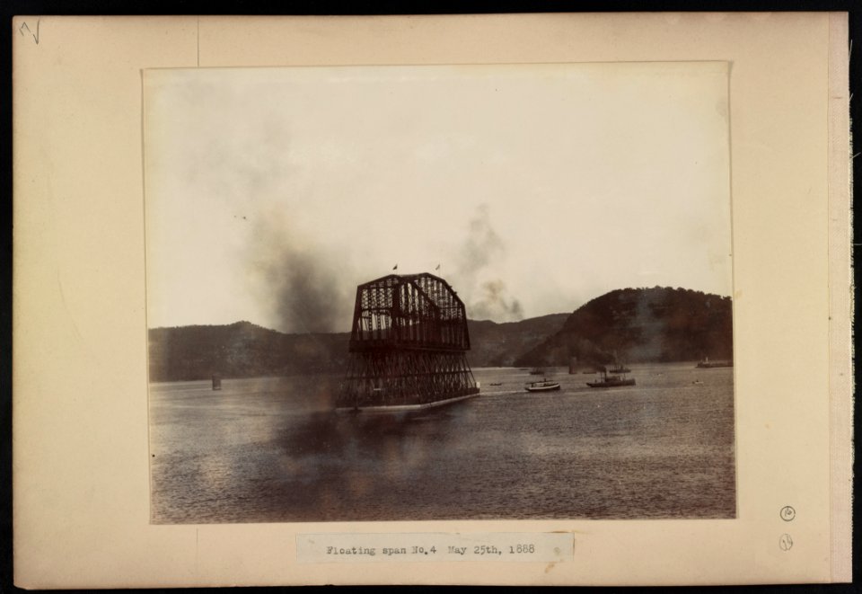 Floating span no. 4 LCCN2016651644