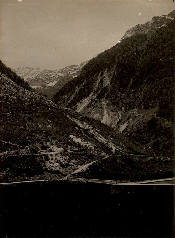 Flitscher Klause am Himmelberg. Hochspannungs Hindernisse. Aufgenommen am 19. Mai 1916. (BildID 15475629)
