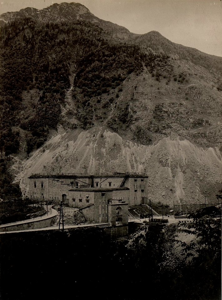 Flitscher Klause mit kleinem Svinjak. Aufgenommen am 19. Mai 1916. (BildID 15475636)