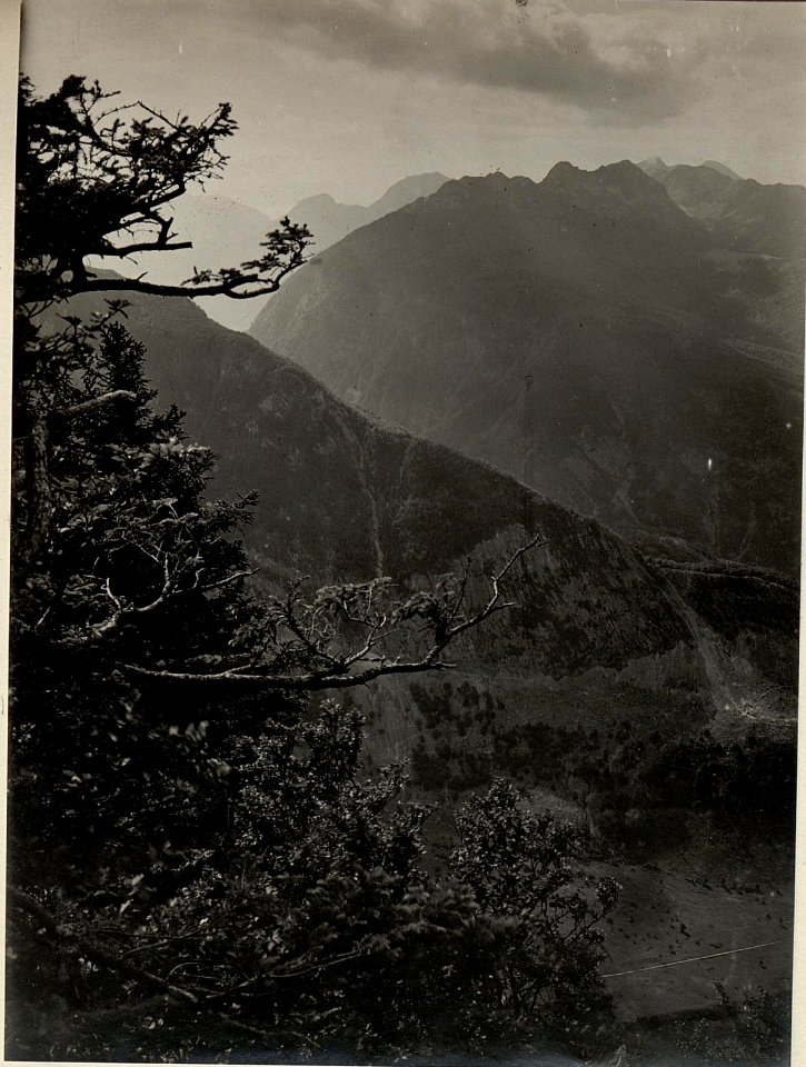Flitscherbecken vom Kote 1313 aus (ROMBON.) Aufgenommen am 22. Juli 1916. (BildID 15478255)