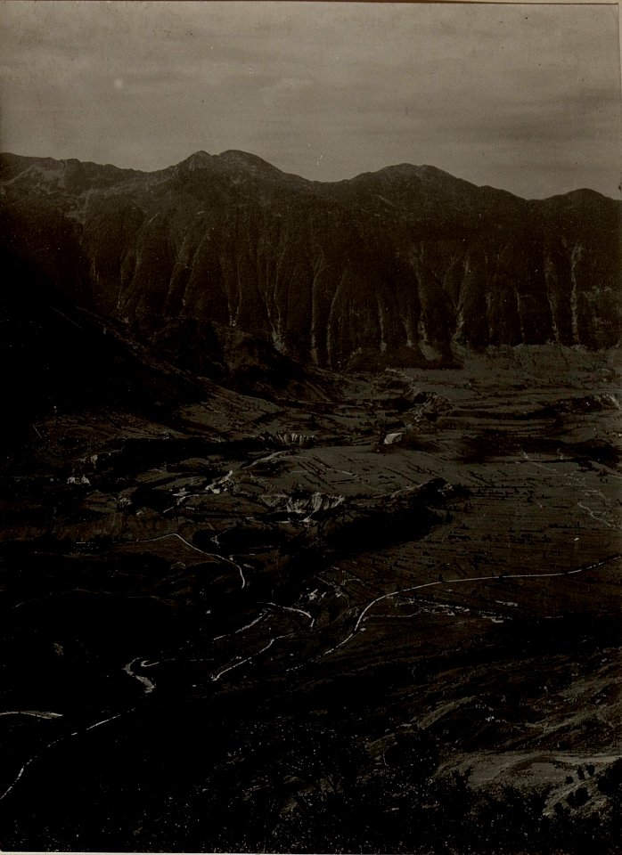 Flitscherbecken vom Kote 1313 aus (ROMBON.) Aufgenommen am 22. Juli 1916. (BildID 15478269)