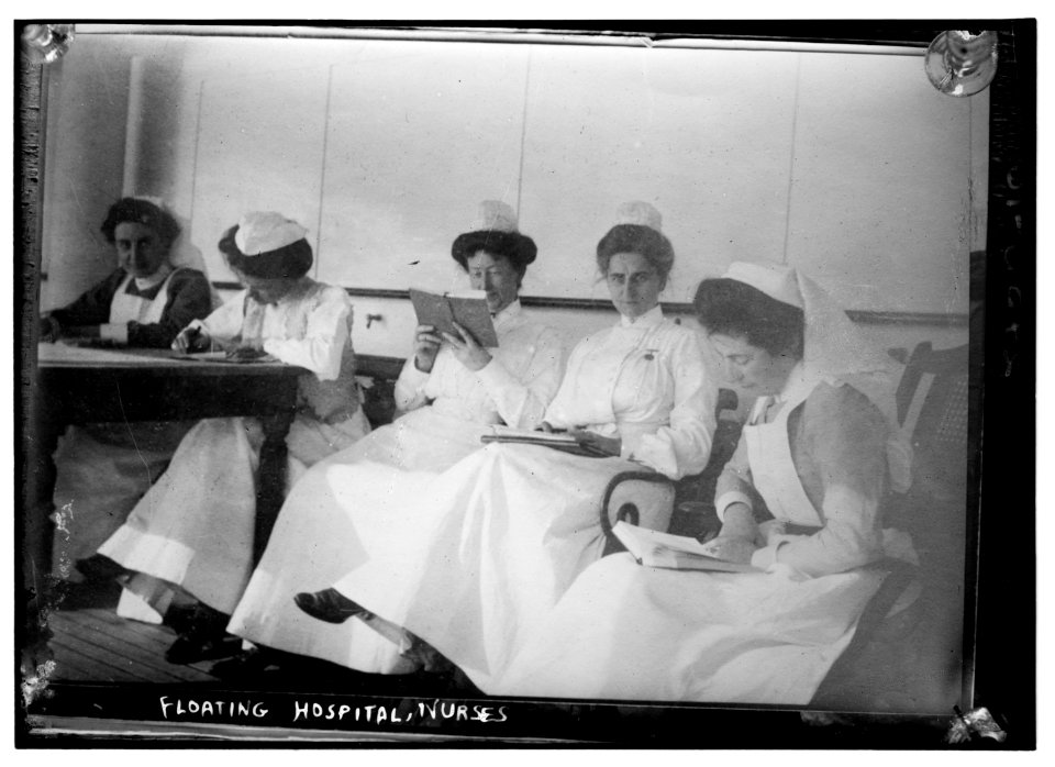 Floating hospital, nurses LCCN2014690902