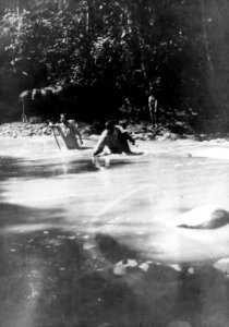 Flodövergång på väg till Rio Tambopata. Rio Cocos. Bolivia - SMVK - 002317