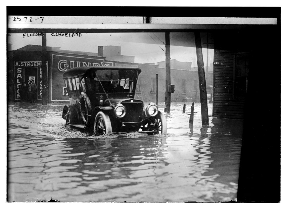 Flooded Cleveland LCCN2014691606