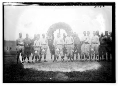 Floral horseshoe, Brlyn (i.e., Brooklyn) team LCCN2014697467