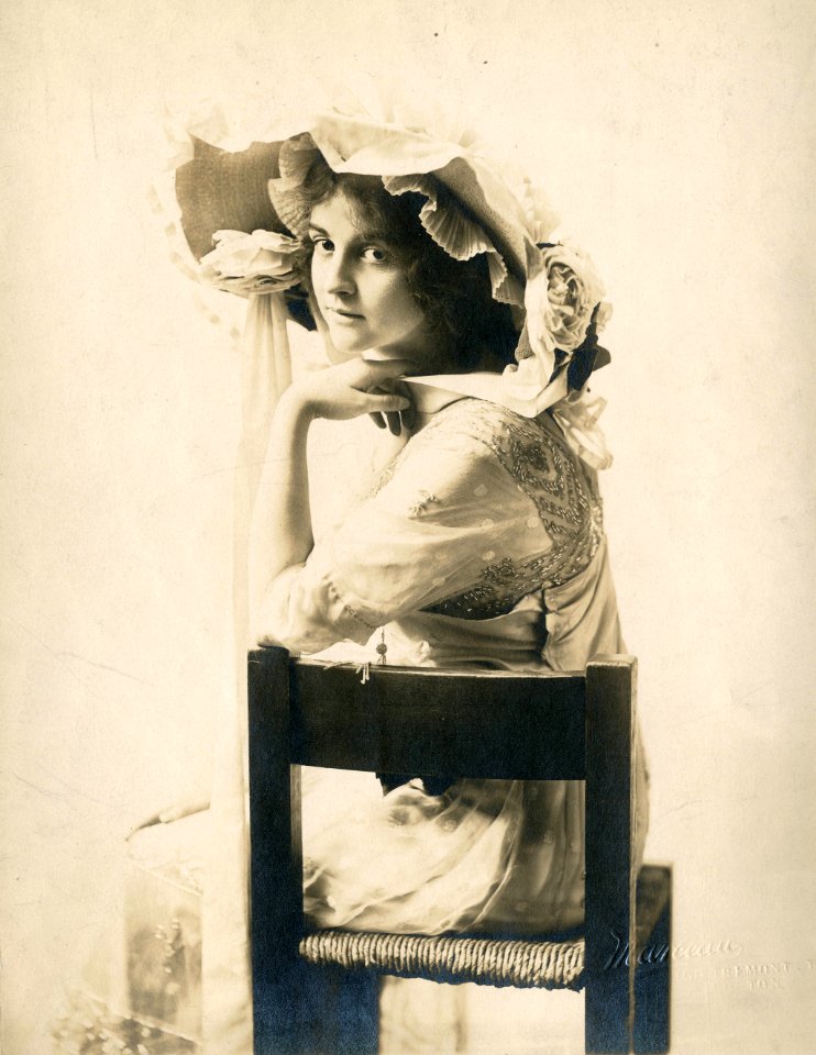 Florence Upham, stage actress (SAYRE 10438)