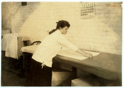 Florence Anderson, 15 years old. Folding curtains at Boutwell, Fairclough & Gold, 274 Summer Street Extension. Mr. Fitzgerald, Manager. LOC nclc.05188