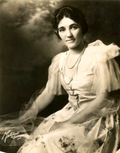 Florentine St Clair, singer (SAYRE 9506)