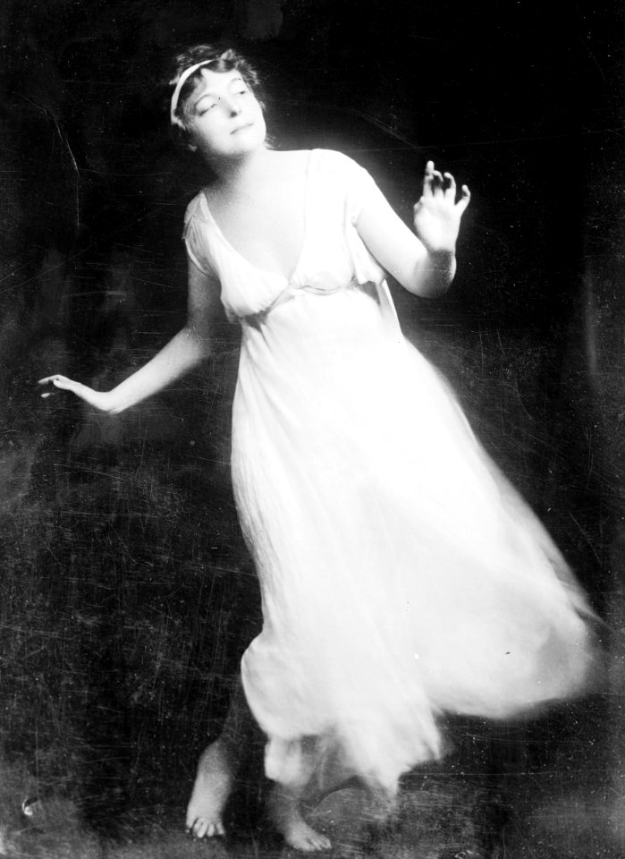 Florence Fleming Noyes LCCN2014692537 (cropped)