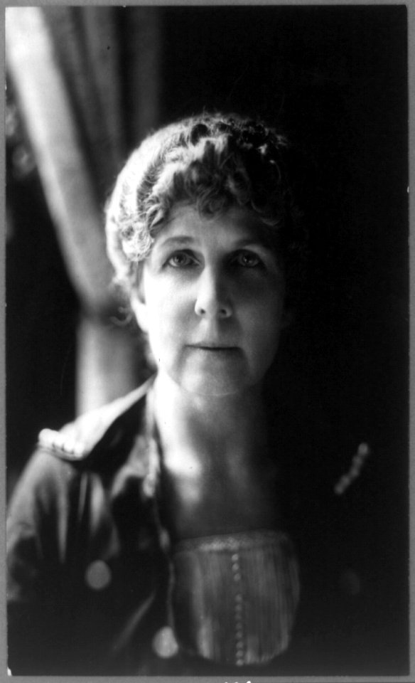 Florence Kling Harding, head-and-shoulders portrait, facing front) - Seebold, LaSalle, Ill LCCN89715887