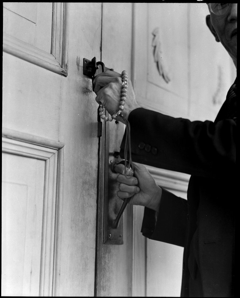 Florin, California. Hands of Reverend Naito (Buddhist priest) are here as he locks the door of his . . . - NARA - 537853