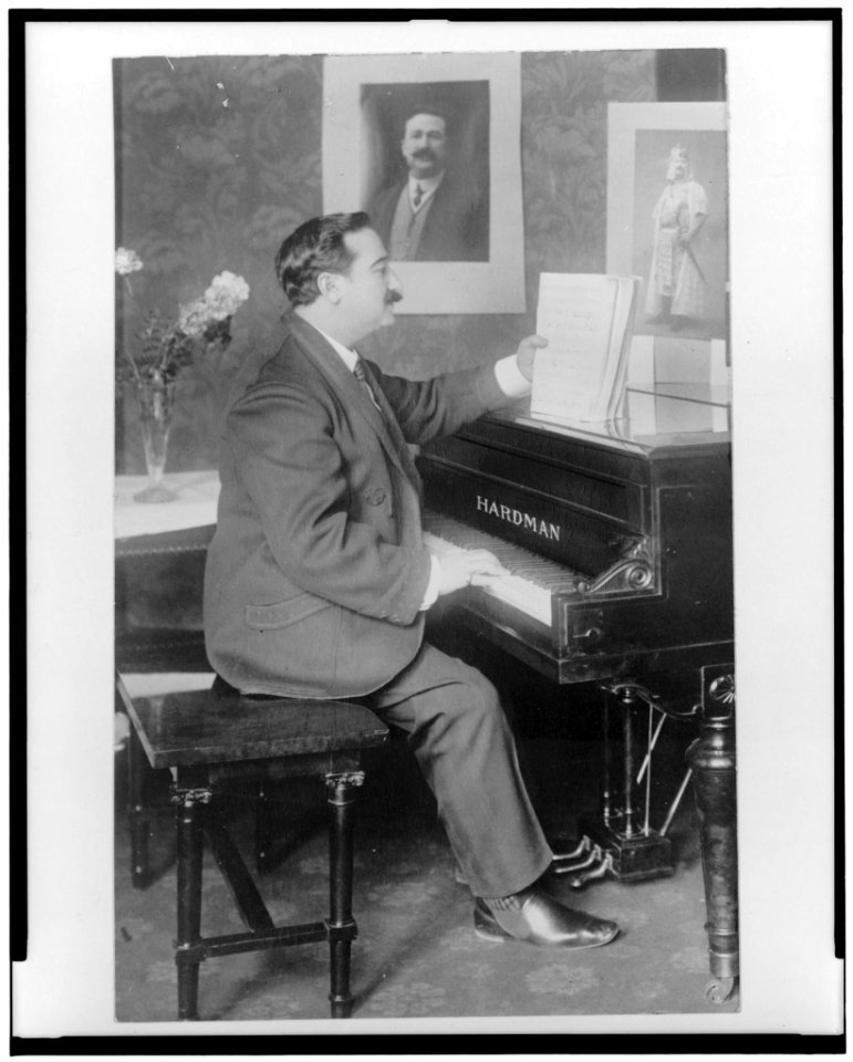Florencio Constantino, full-length portrait, seated at piano, facing right LCCN96500323