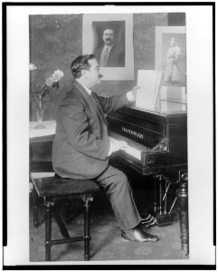 Florencio Constantino, full-length portrait, seated at piano, facing right LCCN96500323