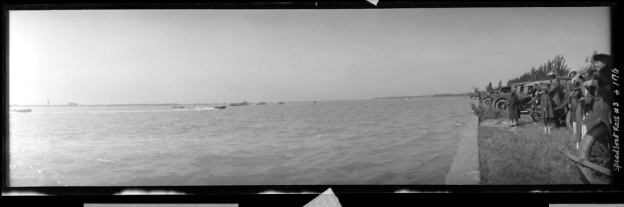 Florida, inlet, speedboats LCCN2017656479