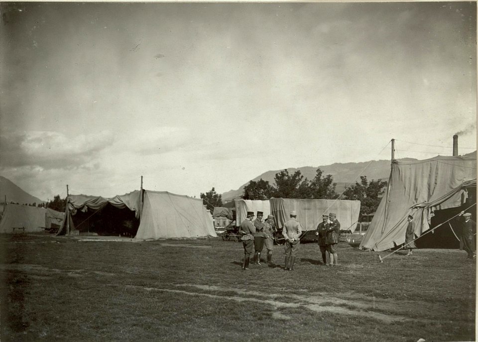 Flugplatz Villach. Aufgenommen, am 8. September 1915. Standort, Villach. (BildID 15461707)