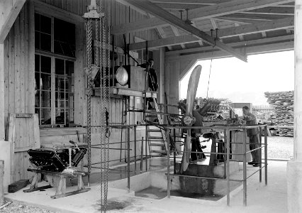 Flugzeugmotor samt Propeller auf dem Prüfstand - CH-BAR - 3241407