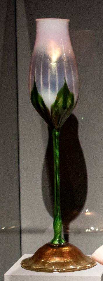Flower-shaped goblet