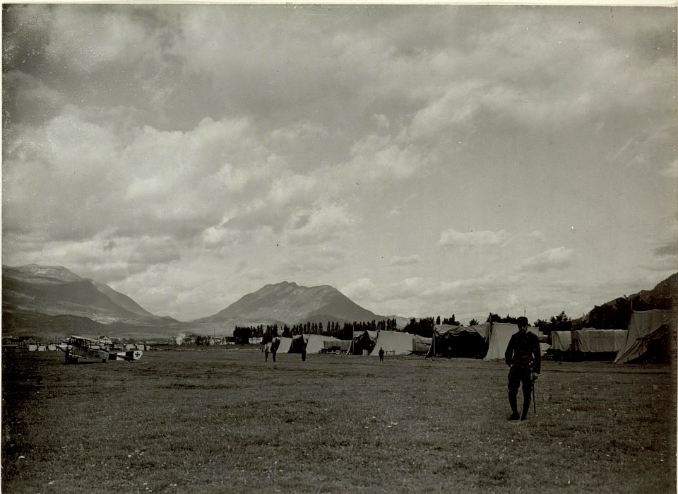 Flugplatz Villach. Aufgenommen, am 4. September 1915. Standort, Villach. (BildID 15461700)