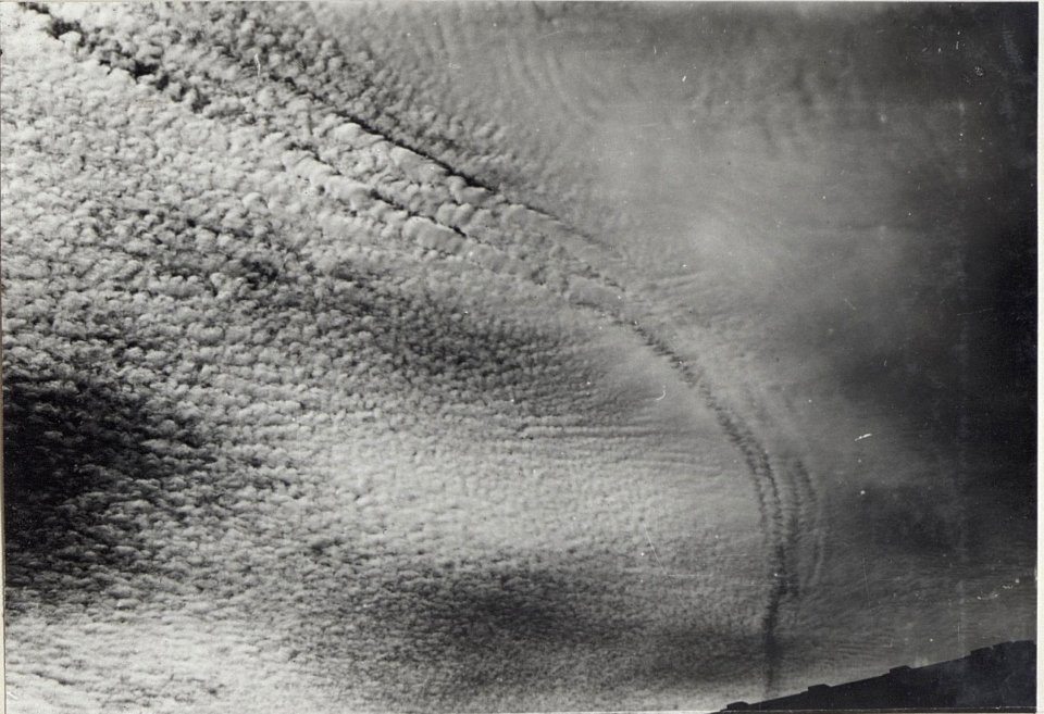 Flugbahn eines feindl.Fliegers über Triest.August 1917. (BildID 15604408)