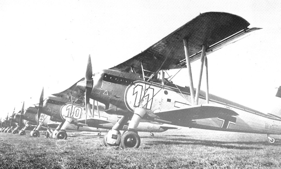 Flugzeuge des Horst Wessel Geschwaders in Werl, Heinkel HE 51, durchnumeriert von 1 - 12, Jahr 1936