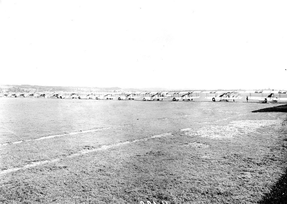 Flugzeuggeschwader in Linie von hinten fotografiert - CH-BAR - 3240077