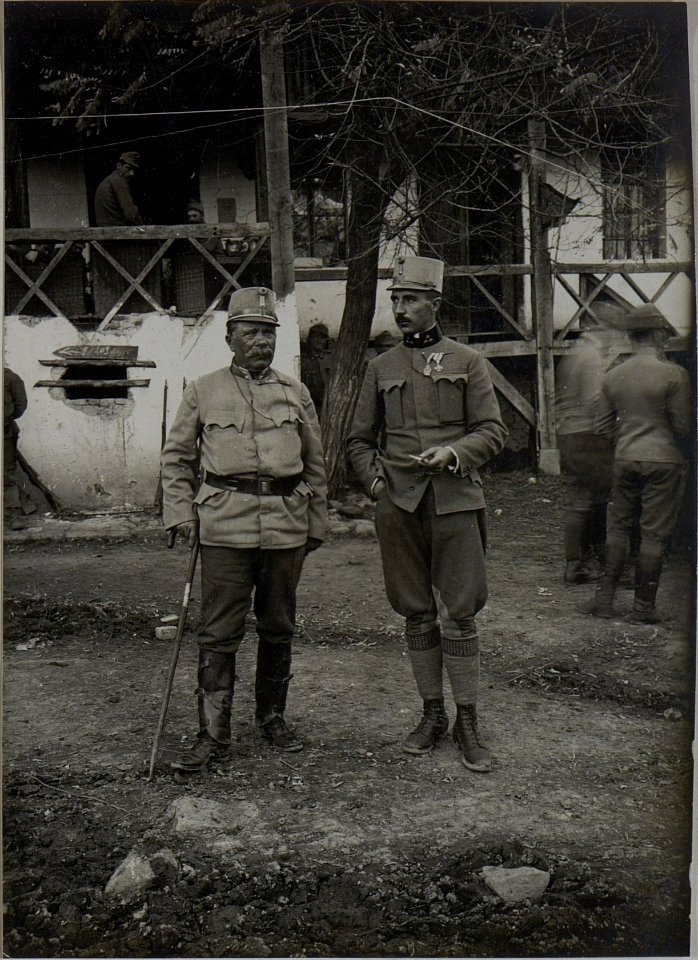 FML. SNJARIC und sein Glstbschef Hptm. BAUER. Cukojevac an der Morava. November 1915. (BildID 15454335)