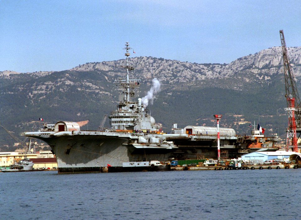 Foch (R99) during refit at Toulon in 1988