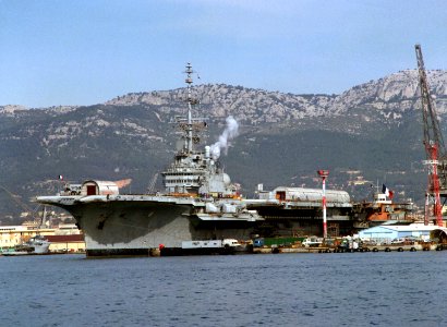 Foch (R99) during refit at Toulon in 1988