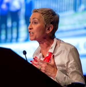 Fogarty-nih-50th-symposium-speaker-linda-gail-bekker (27774294837) (cropped)