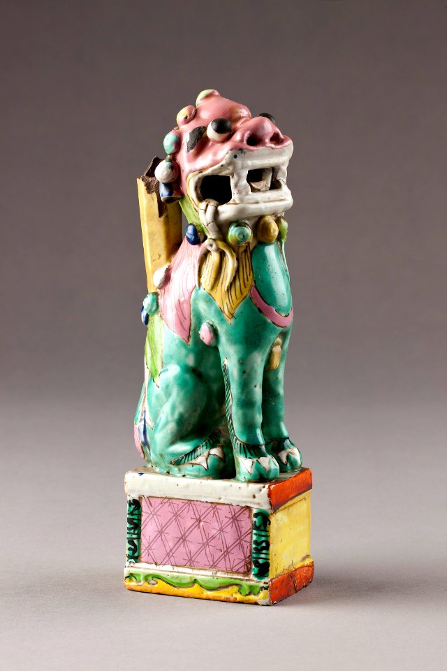 Fohund med rökelsehållare, från Kina 1800-tal - Hallwylska museet - 95452