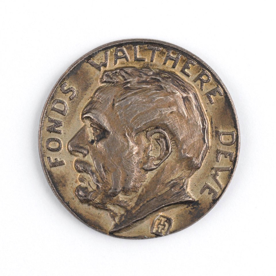 Fonds Walthère Dewé RTT, medal by Pierre Theunis, Belgium, (1949), Coins and Medals Department of the Royal Library of Belgium, 2N235 - 8 (recto)