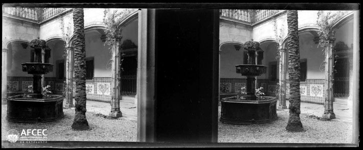 Font del pati de la Casa de l'Ardiaca de Barcelona