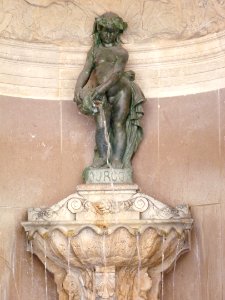 Fontaine de Joyeuse détail statue photo