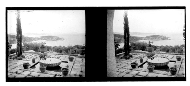 Font d’un jardí proper a la costa . Possiblement, a la Costa Brava