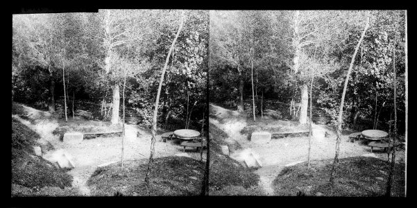 Font del Ferro amb taula i bancs