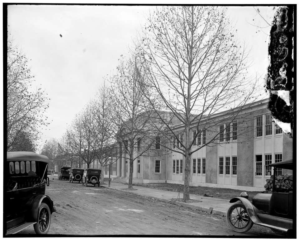 Food Administration bldg. (located at 18th and D Streets, N.E., Washington, D.C.) LOC hec.13773