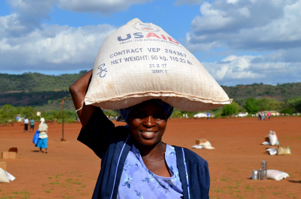 Food Assistance in Zimbabwe (36938578062)