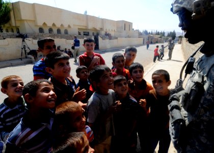 Food bag distribution in Mosul DVIDS209563