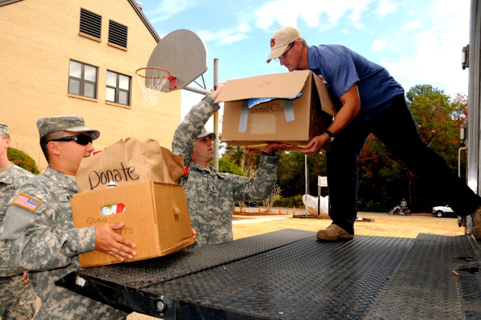 Food drive displays sacrifice, selflessness (6353870283)
